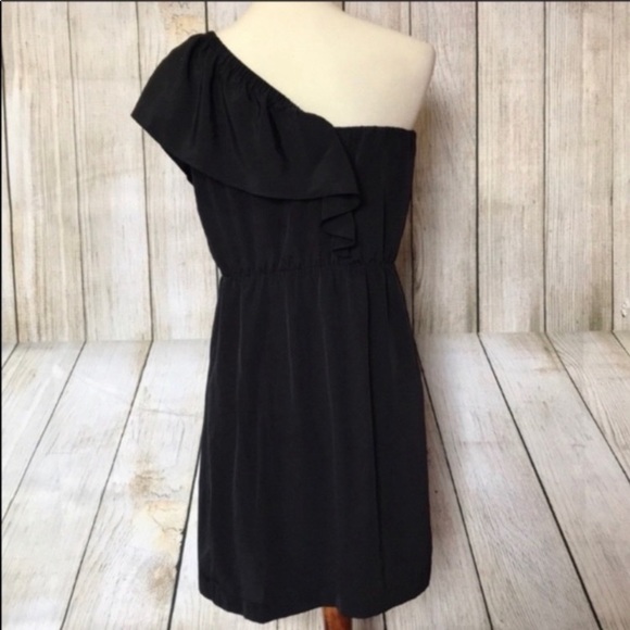 One shoulder black ruffle detail dress - Picture 3 of 7
